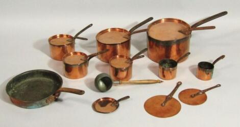 A graduated set of seven late 19th/early 20thC copper pans and lids