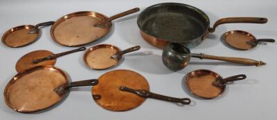 A graduated set of seven late 19th/early 20thC copper pans and lids - 2