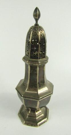 An Edwardian silver octagonal silver caster