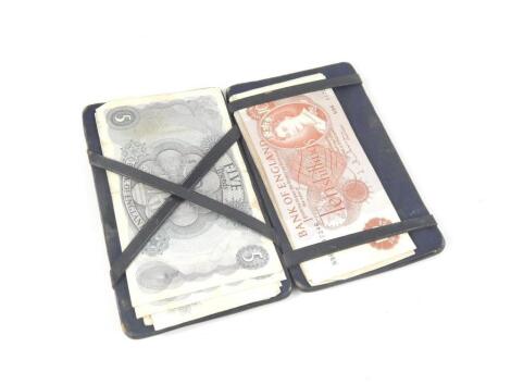 A magic wallet containing eleven ten shilling notes