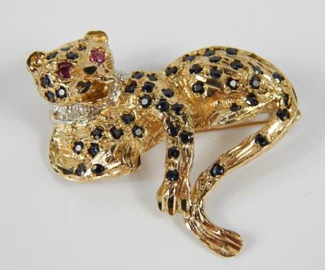 A 9ct gold brooch modelled as a recumbent leopard