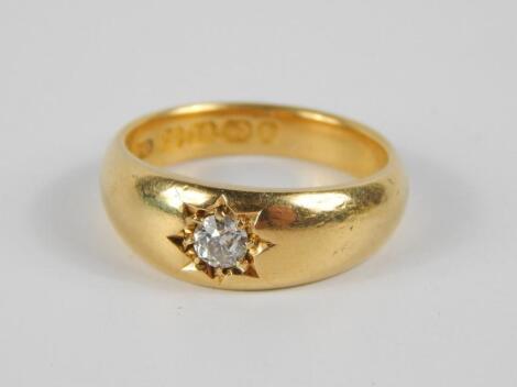 An 18ct gold and diamond solitaire gypsy ring