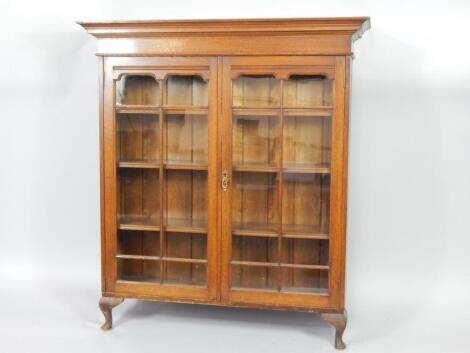 An early 20thC oak display cabinet