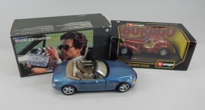 BMW Z3 Goldeneye 1:18 Roadster and Burago Bugatti. (2)