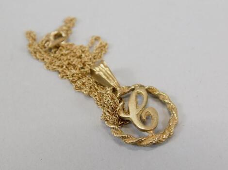 A 9ct gold ladies pendant and chain