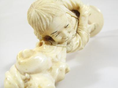 A Japanese Meiji period ivory figure of a gentleman - 8