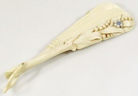 A mid-19thC ivory hand fan