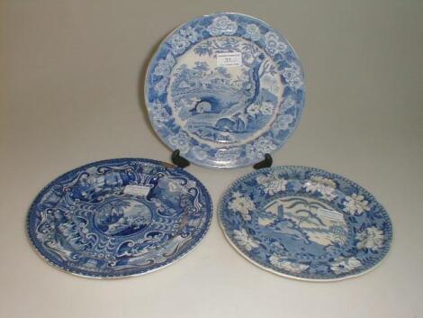An early 19thC pottery blue and white plate