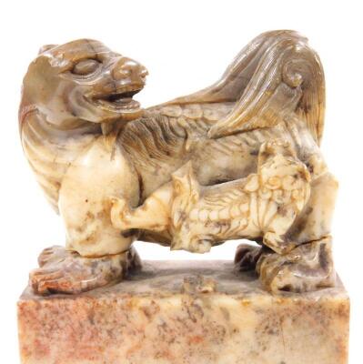 A 19thC Chinese soapstone desk ornament - 2