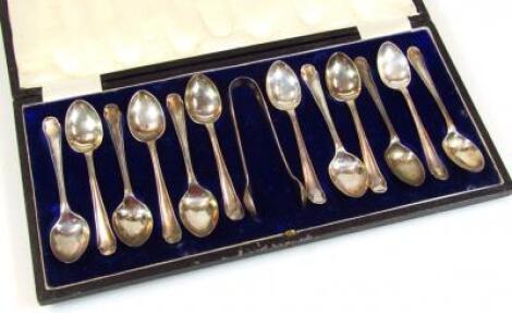 A set of Edwardian silver teaspoons and sugar bows