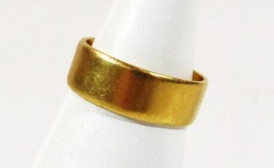 A 22ct gold plain wedding band