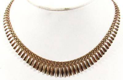 A graduated fringe collar necklace