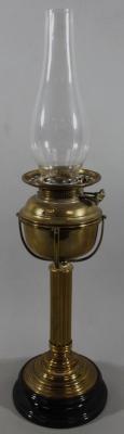 An early Edwardian brass oil lamp