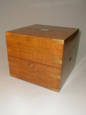An Edwardian oak decanter box £50-80