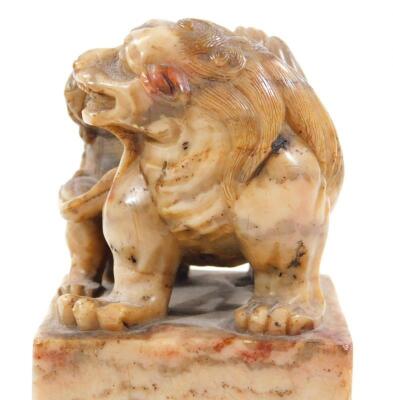 A 19thC Chinese soapstone desk ornament - 3