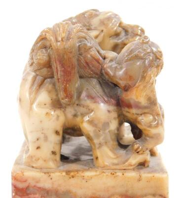 A 19thC Chinese soapstone desk ornament - 5