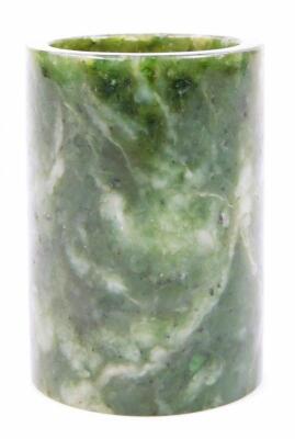 A Chinese spinach jade vase - 2