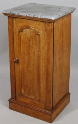 An early 20thC oak specimen coin cabinet