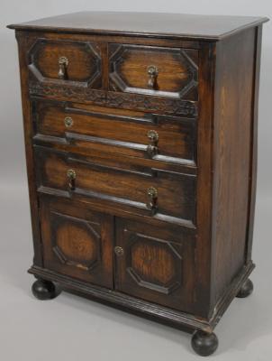 An early 20thC oak compactum chest