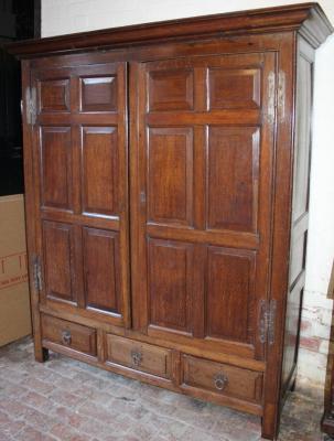 An 18thC oak hall cupboard wardrobe