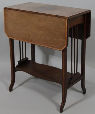 An Edwardian mahogany dropleaf occasional table