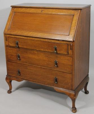 A mid-20thC oak bureau