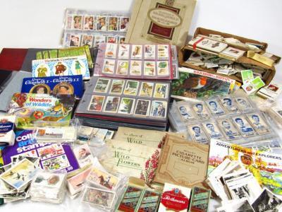 A quantity of Brooke Bond tea and cigarette cards