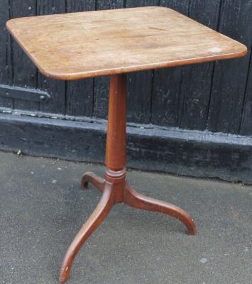 An early 19thC mahogany occasional table