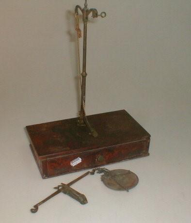 An early 19thC mahogany and brass beam balance