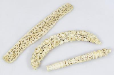 A 19thC ivory needle case