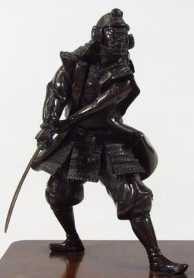 A Japanese Meiji period patinated hollow bronze statue of a standing samurai warrior - 2