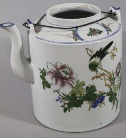 A Chinese Qing style porcelain kettle