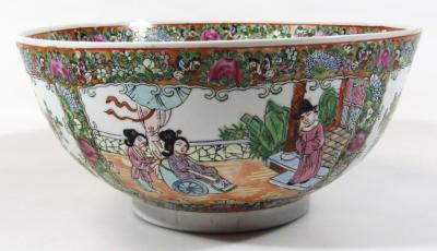 A 20thC Chinese famille rose bowl