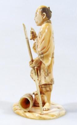 An early 20thC Japanese ivory okimono figure - 2