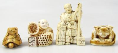 An early 20thC ivory netsuke