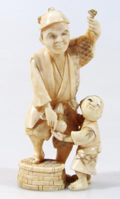 An early 20thC Japanese ivory okimono figure
