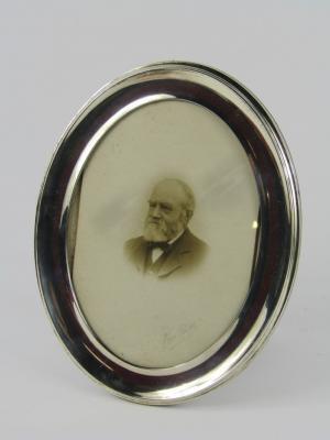 A George V oval silver strut photograph frame