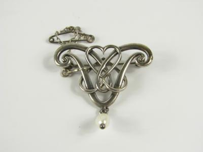 A modern Sterling silver brooch of Art Nouveau design