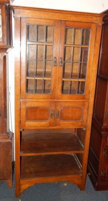 An early 20thC oak bookcase