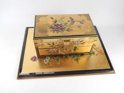 A Chinese gilt and black lacquer jewellery box