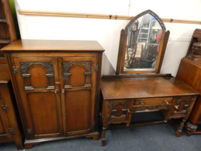 An early 20thC oak gentleman's wardrobe