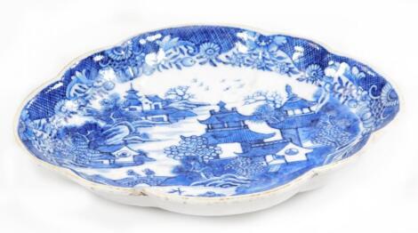 An 18thC Chinese export scalloped side dish