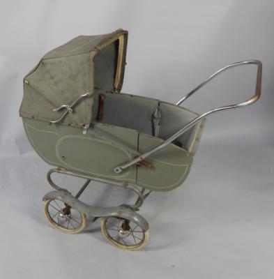 A Halsette mid 20thC sprung pram