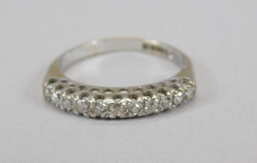 An 18ct white gold diamond ring