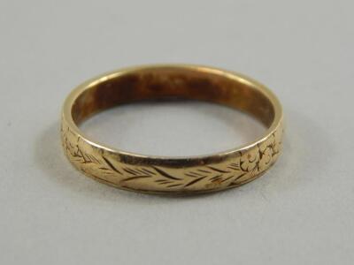 A 9ct gold wedding band