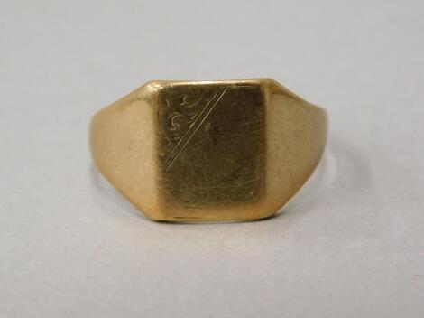 A 9ct gold signet ring