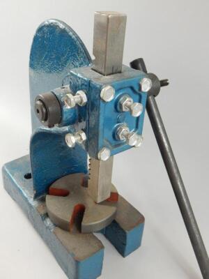 A clock makers vice or clamp and a small vice (2) - 3