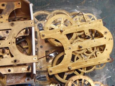 A large quantity of clock movements - 2