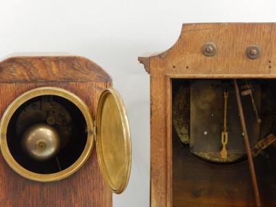 Two early 20thC oak cased mantel clocks - 3