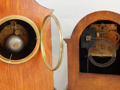 Two similar early 20thC mahogany and oak mantel clocks - 3